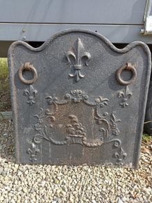 Antigüedades: Placa de chimenea, trasfuego, flor de Lys
